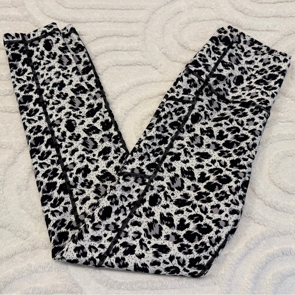 ZYIA Active Black and White Leopard Print Leggings, Size 4, EUC, Athletic Sporty